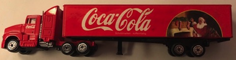 10111-2 € 5,00 coca cola vrachtwagen afb kerstman bij openhaard 18 cm.jpeg